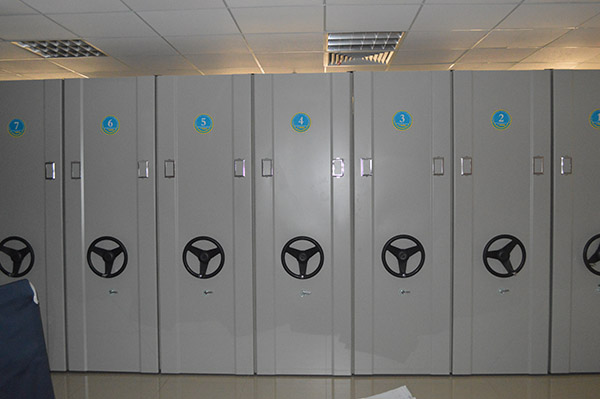 1594889176714295.jpg 廣州市第十二人民醫(yī)院病案密集架現(xiàn)場圖